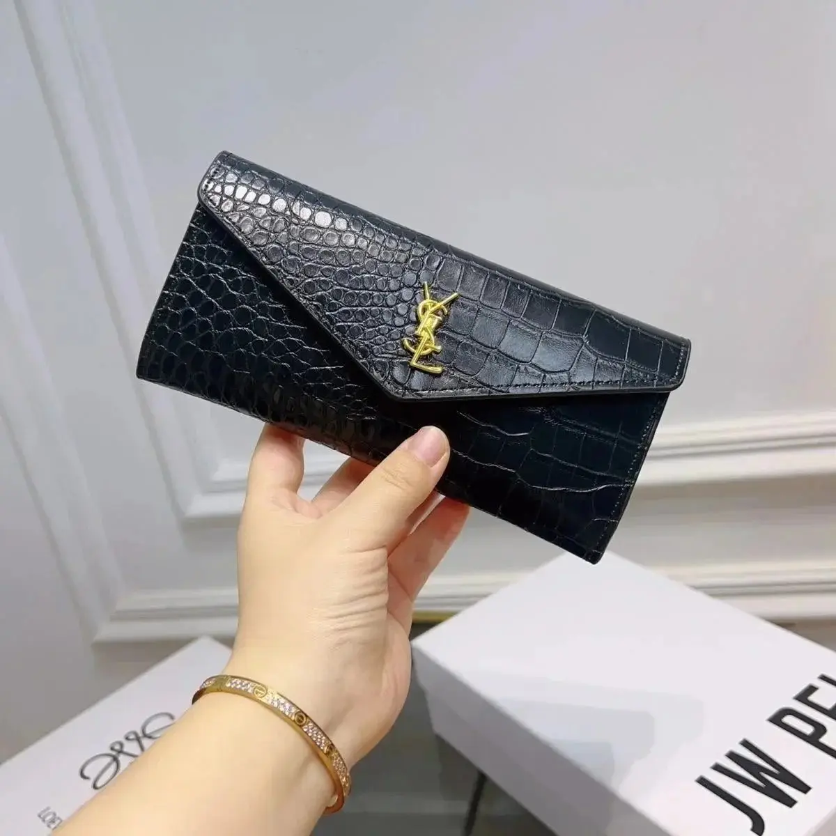 Saint Laurent Envelope Wallet [2 styles] — foto 2 de 6