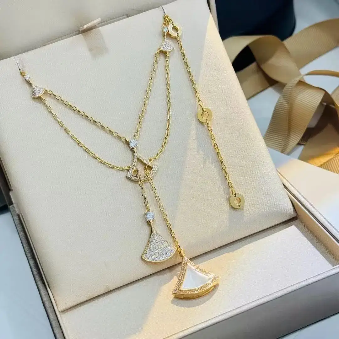 Chanel Pearl CC Logo Necklace — foto 6 de 6