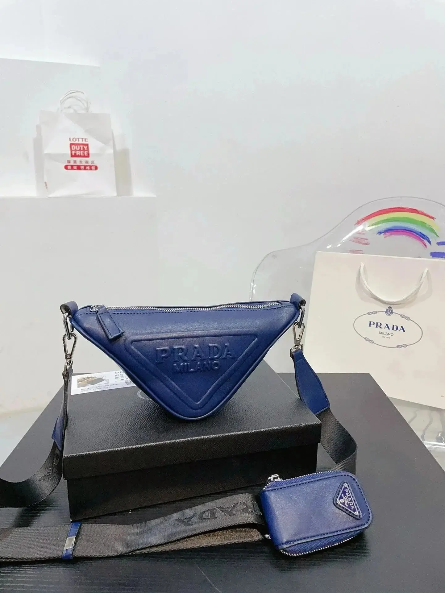 Prada Re-Edition 2005 Nylon Hobo Bag [39 styles] — foto 4 de 6