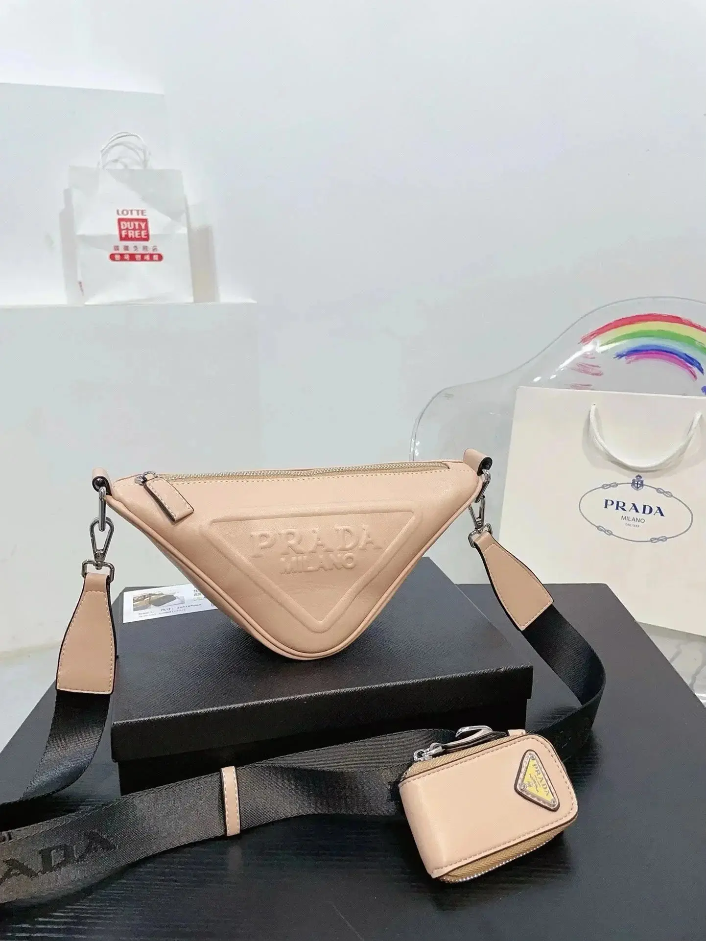 Prada Re-Edition 2005 Nylon Hobo Bag [39 styles] — foto 5 de 6
