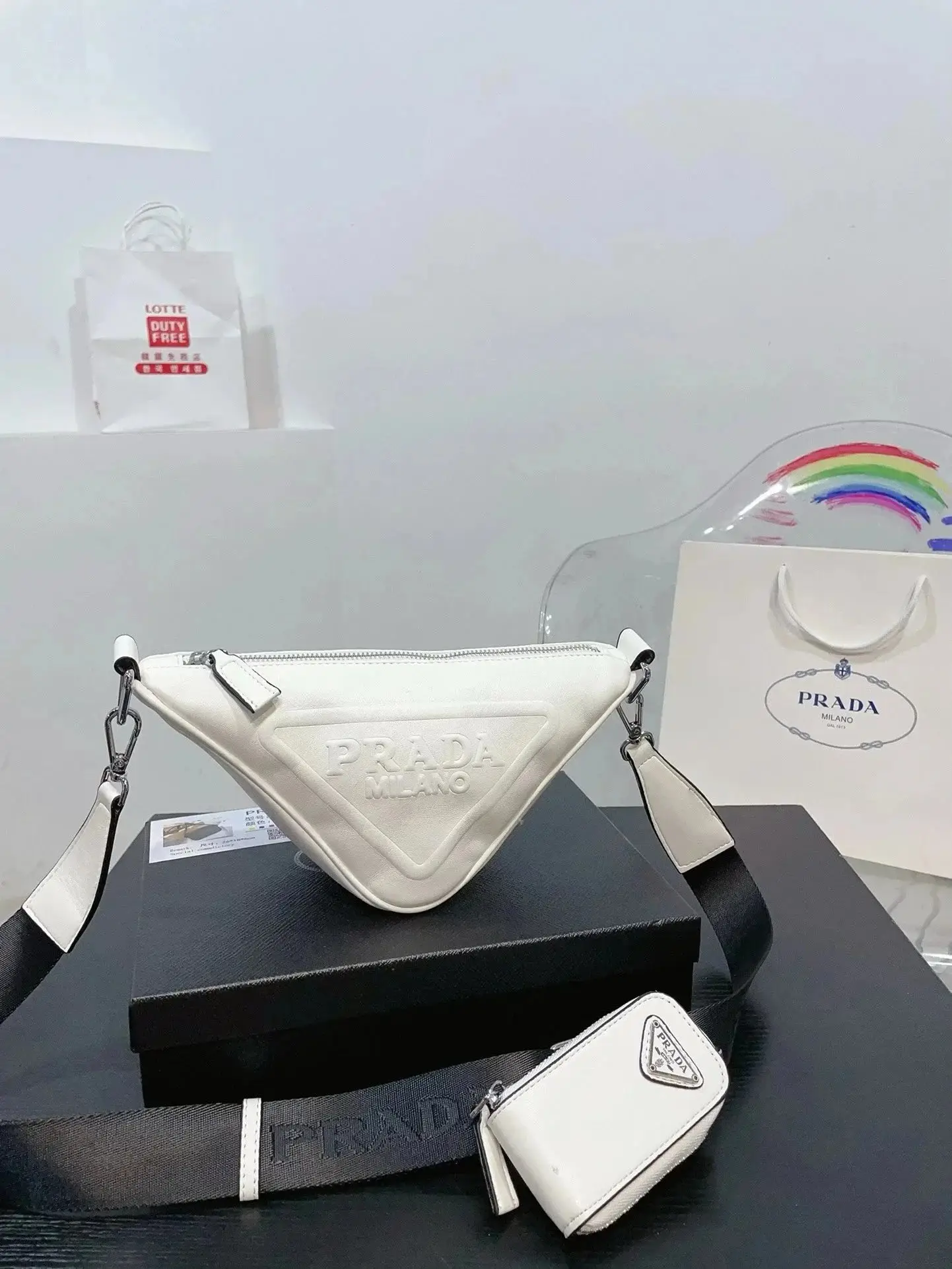 Prada Re-Edition 2005 Nylon Hobo Bag [39 styles] — foto 6 de 6