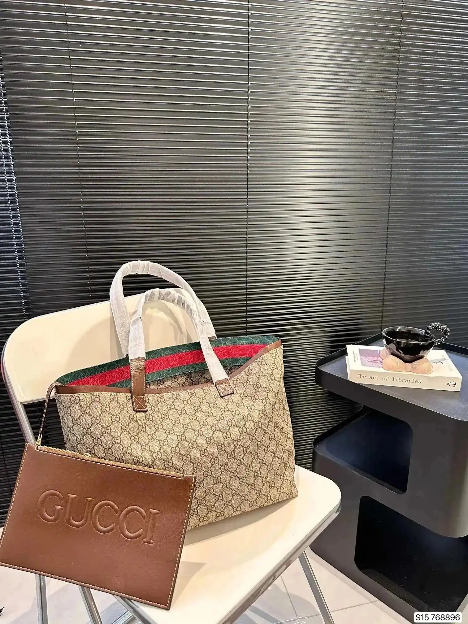 Gucci GG Supreme Tote Bag with Pouch [32 styles] — foto 2 de 6