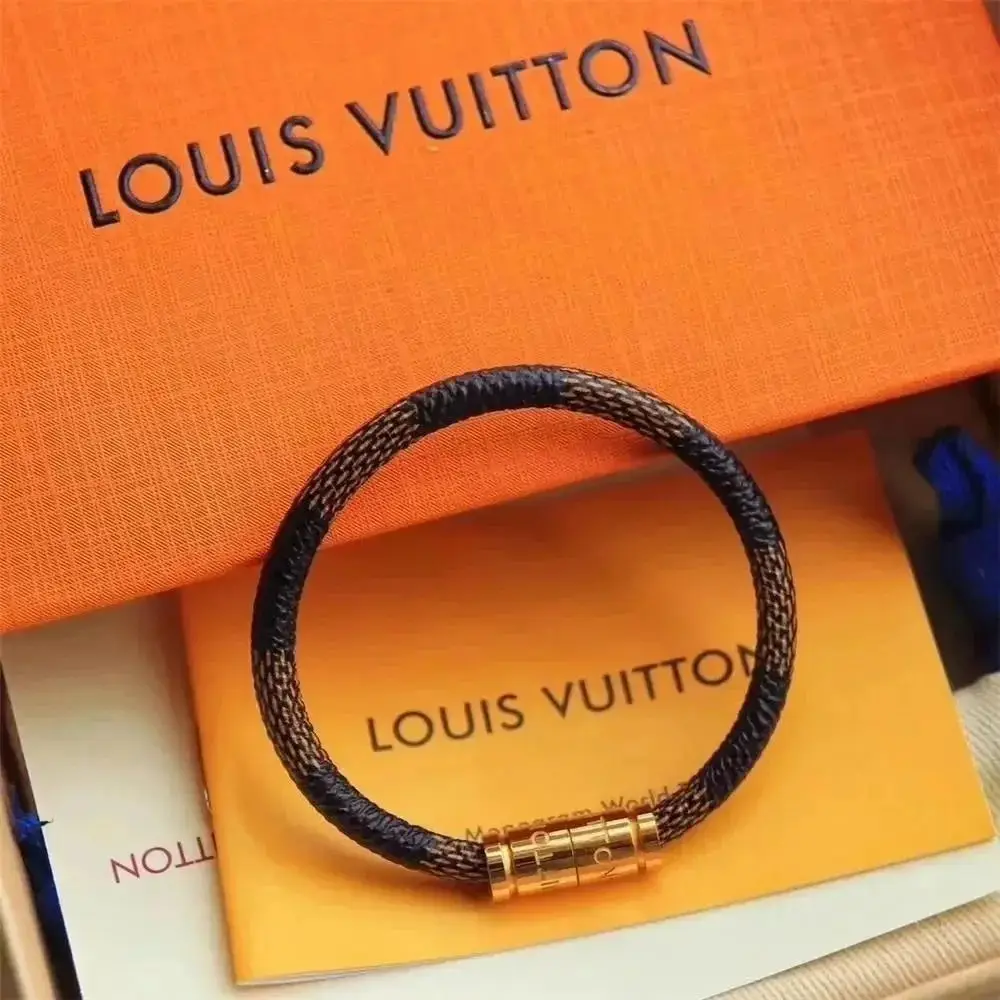 Louis Vuitton Monogram Leather Magnetic Snap Bracelet [5 styles] — foto 3 de 6