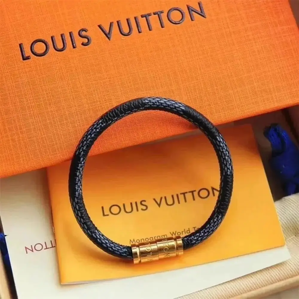 Louis Vuitton Monogram Leather Magnetic Snap Bracelet [5 styles] — foto 4 de 6