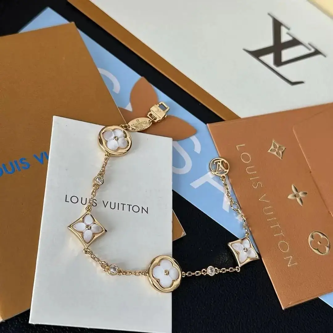 Louis Vuitton Monogram Leather Magnetic Snap Bracelet [5 styles] — foto 6 de 6