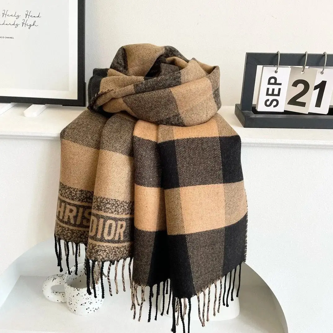 Chanel CC Logo Scarf [many brand] — foto 2 de 6