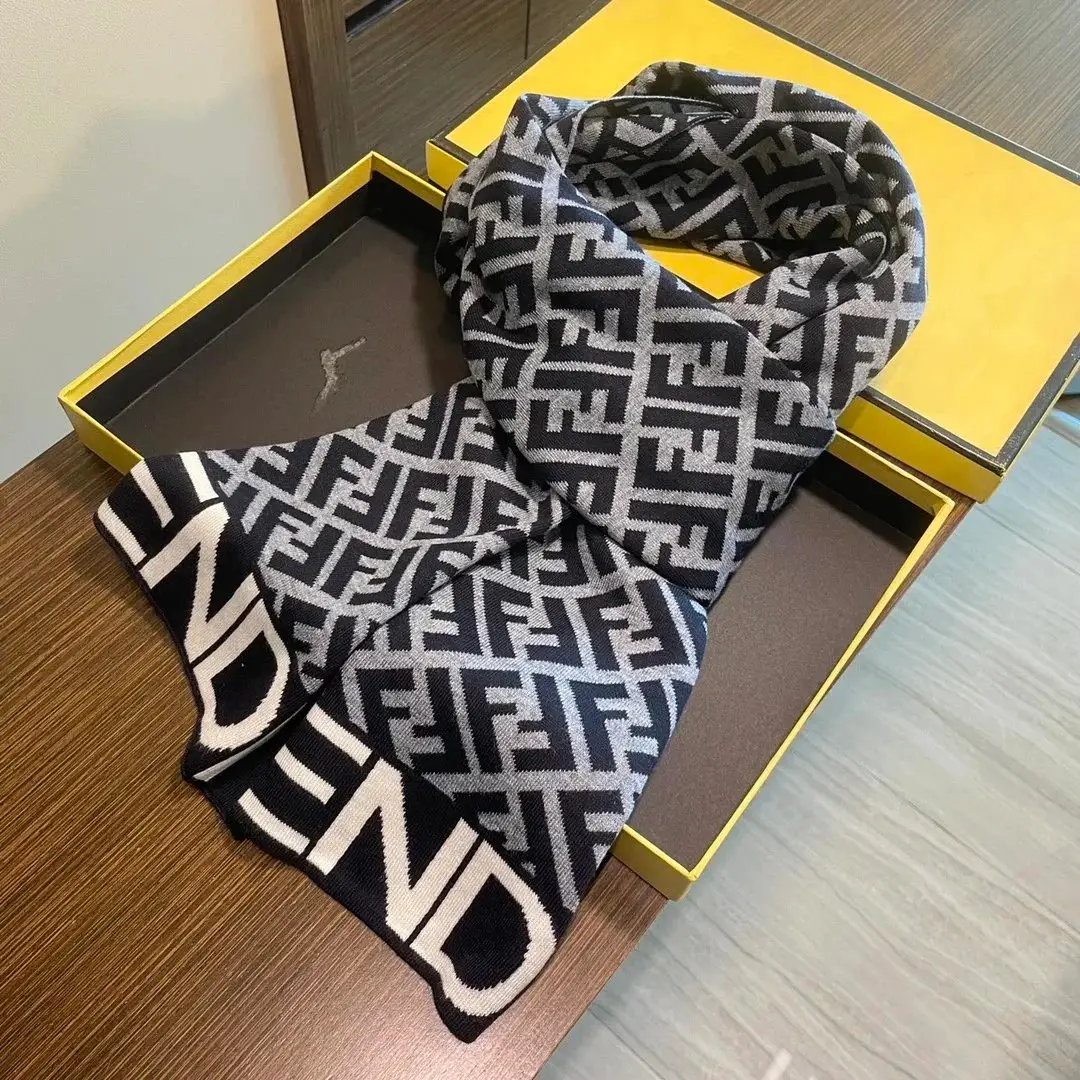 Chanel CC Logo Scarf [many brand] — foto 6 de 6