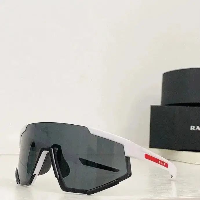 Prada Linea Rossa Sunglasses [11 styles] — foto 3 de 6