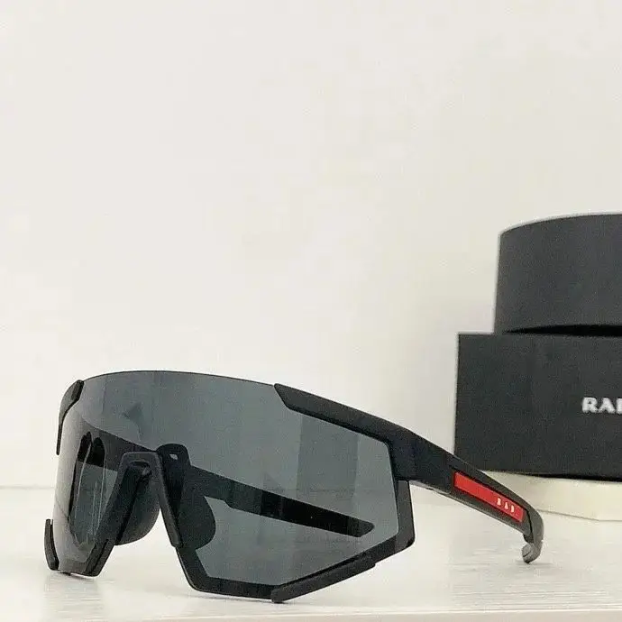 Prada Linea Rossa Sunglasses [11 styles] — foto 5 de 6