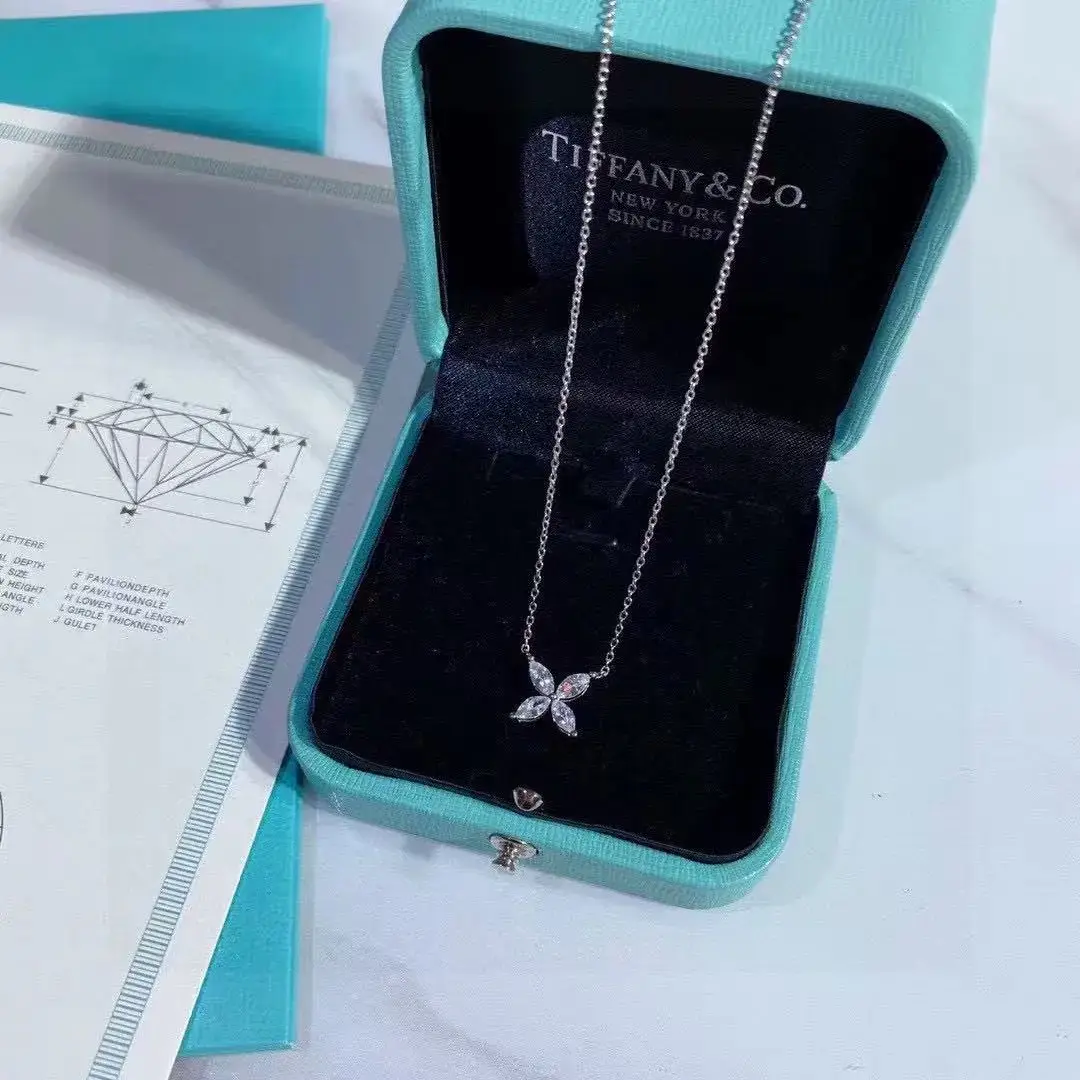 Chanel CC Logo Crystal Pendant Necklace — foto 5 de 6