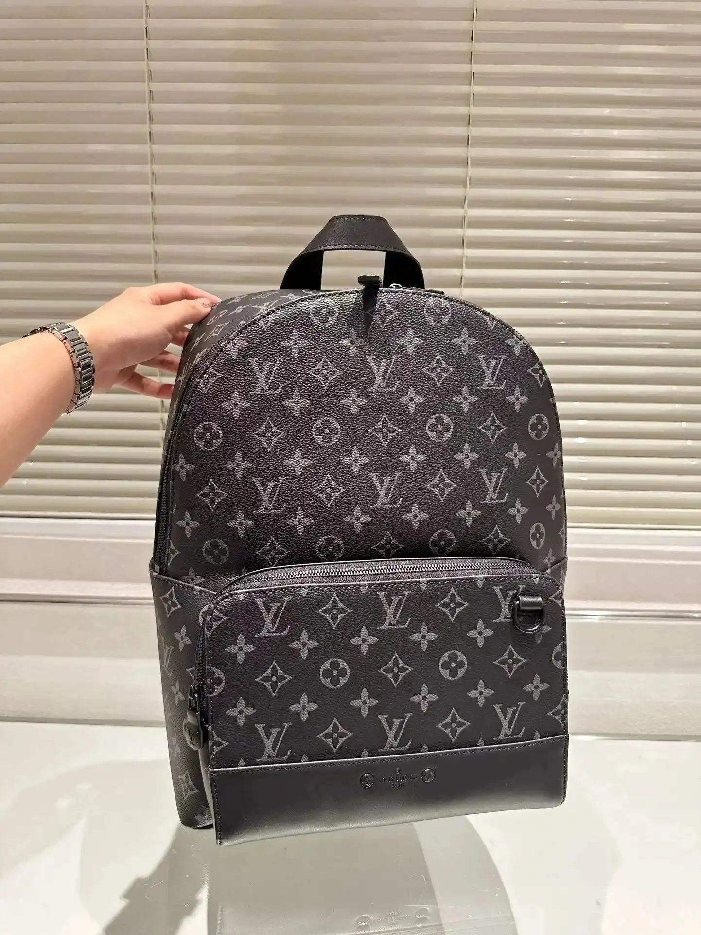 Louis Vuitton Backpack — foto 3 de 6