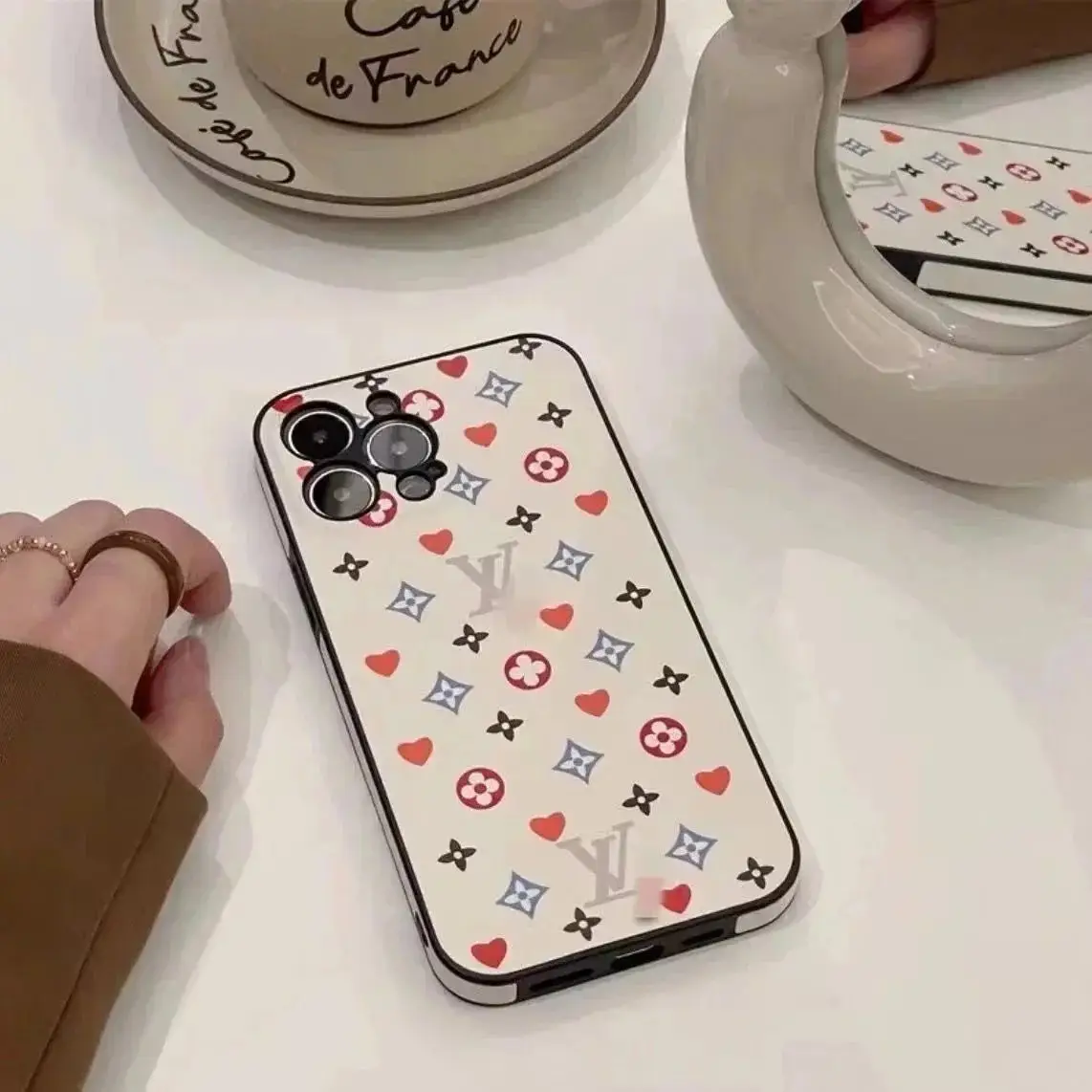 LV Monogram Phone Case [40 styles] — foto 3 de 6