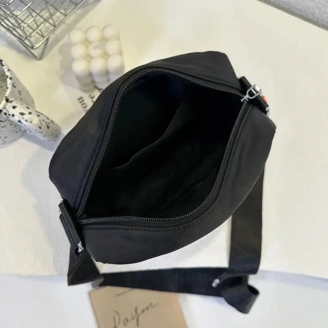 Burberry Vintage Check Messenger Bag [4 styles] — foto 6 de 6