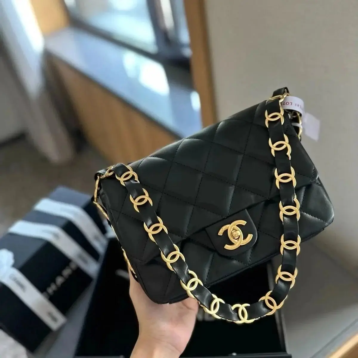 Chanel Classic Flap Bag — foto 2 de 6