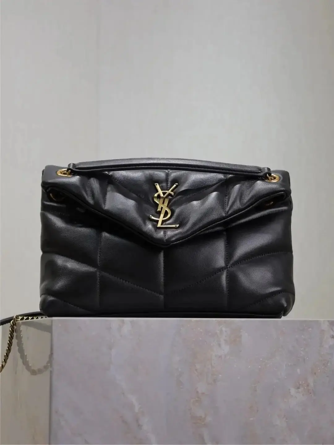 Saint Laurent Quilted Camera Bag — foto 3 de 6