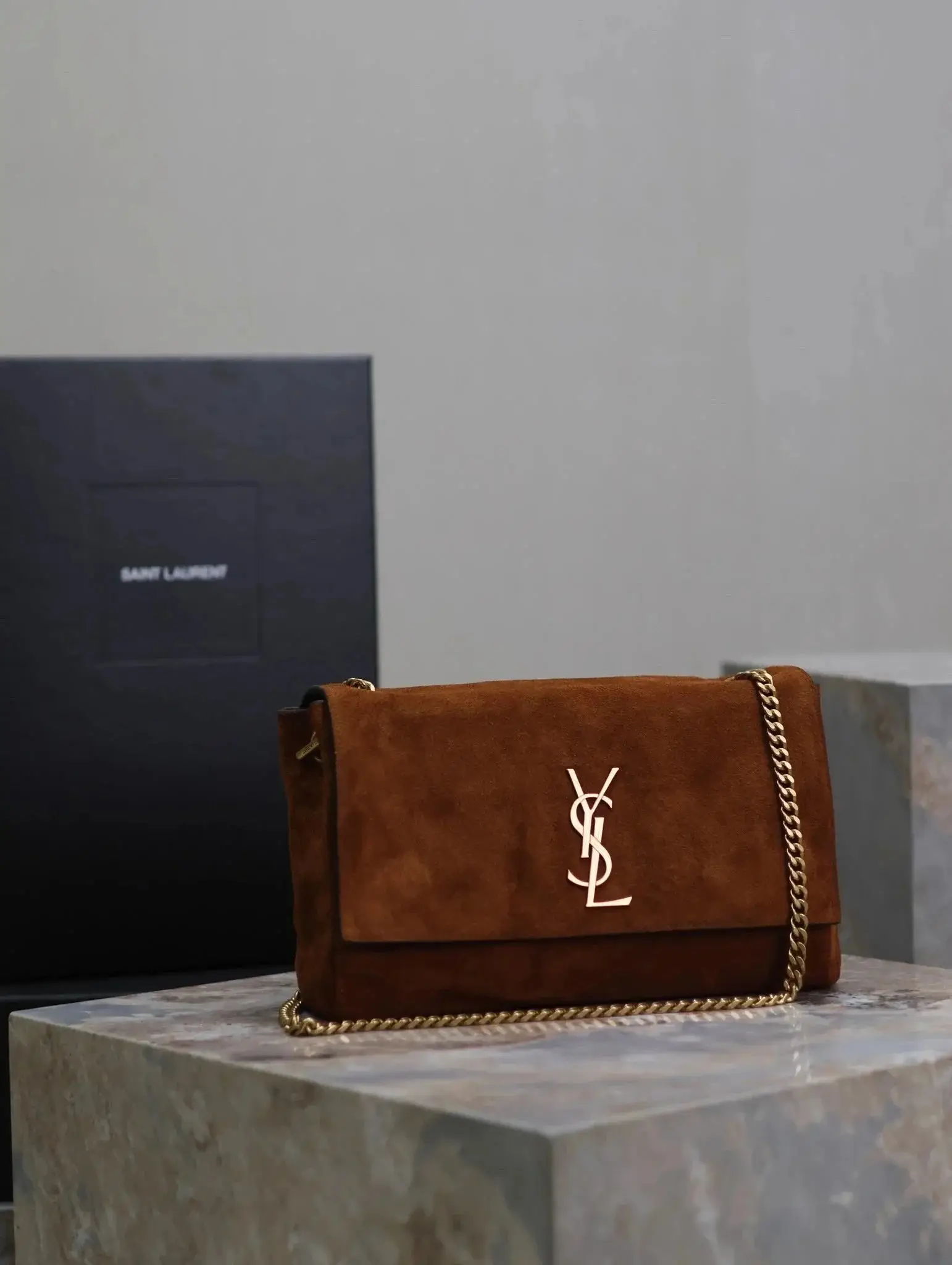 Saint Laurent Quilted Camera Bag — foto 4 de 6