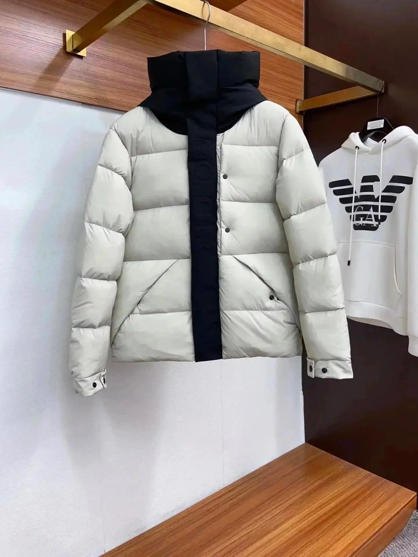 Moncler Maya Puffer Jacket — foto 2 de 6