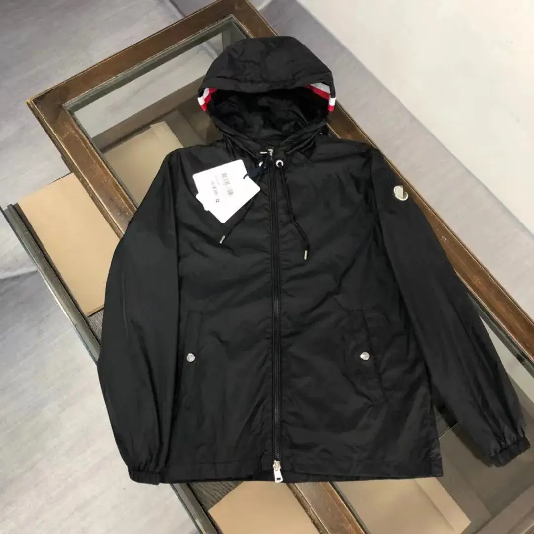 Moncler Hooded Down Jacket — foto 2 de 6