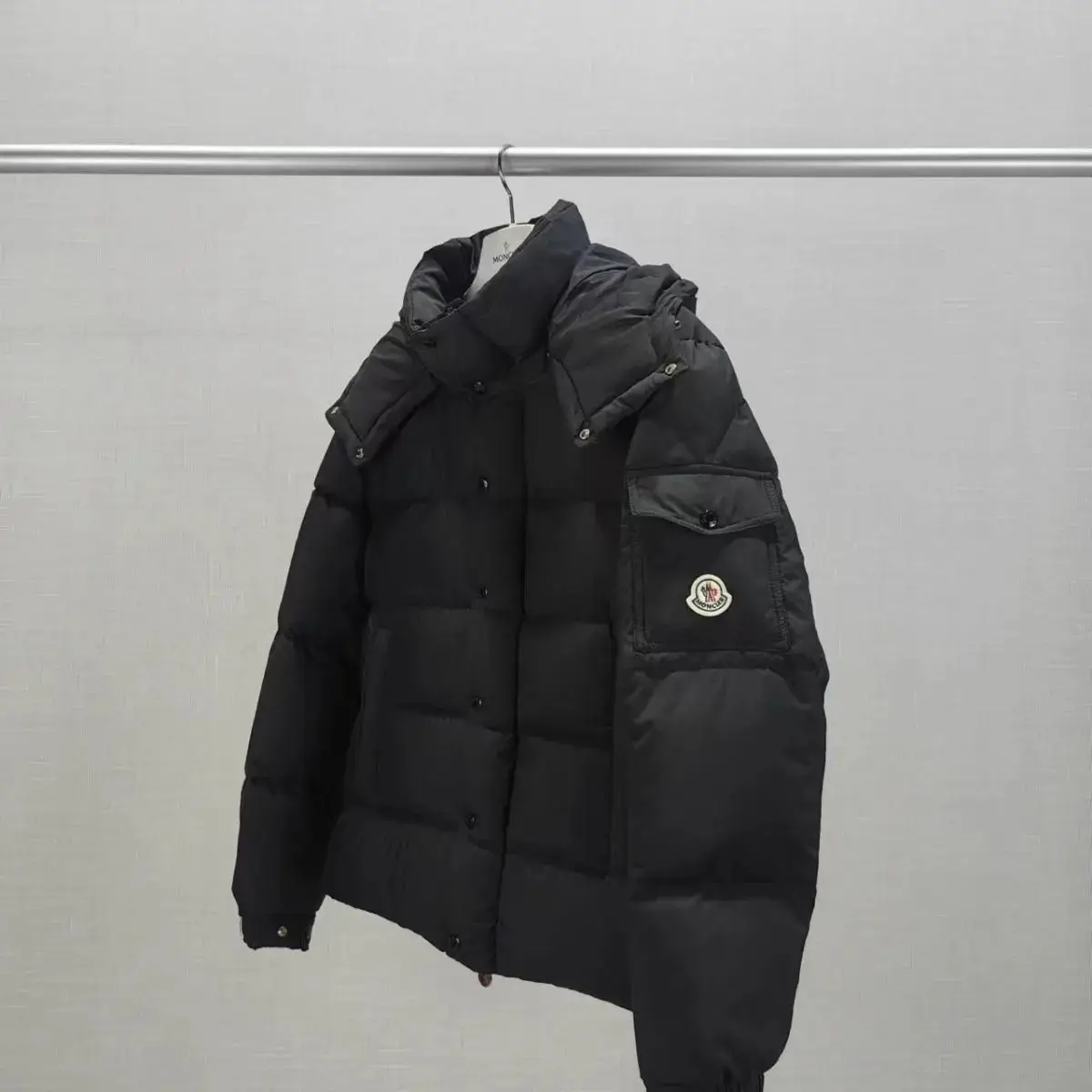 Moncler down jacket — foto 2 de 6