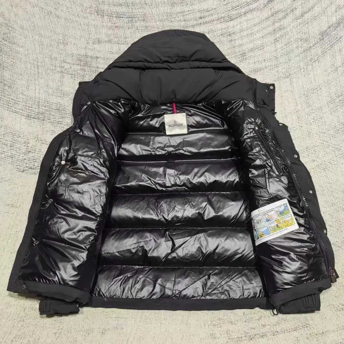 Moncler down jacket — foto 5 de 6