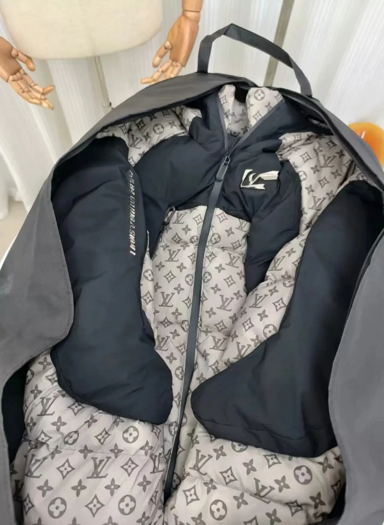Louis Vuitton Sweaters & Winter-Resistant Down Jackets(40+ top quality) — foto 6 de 6