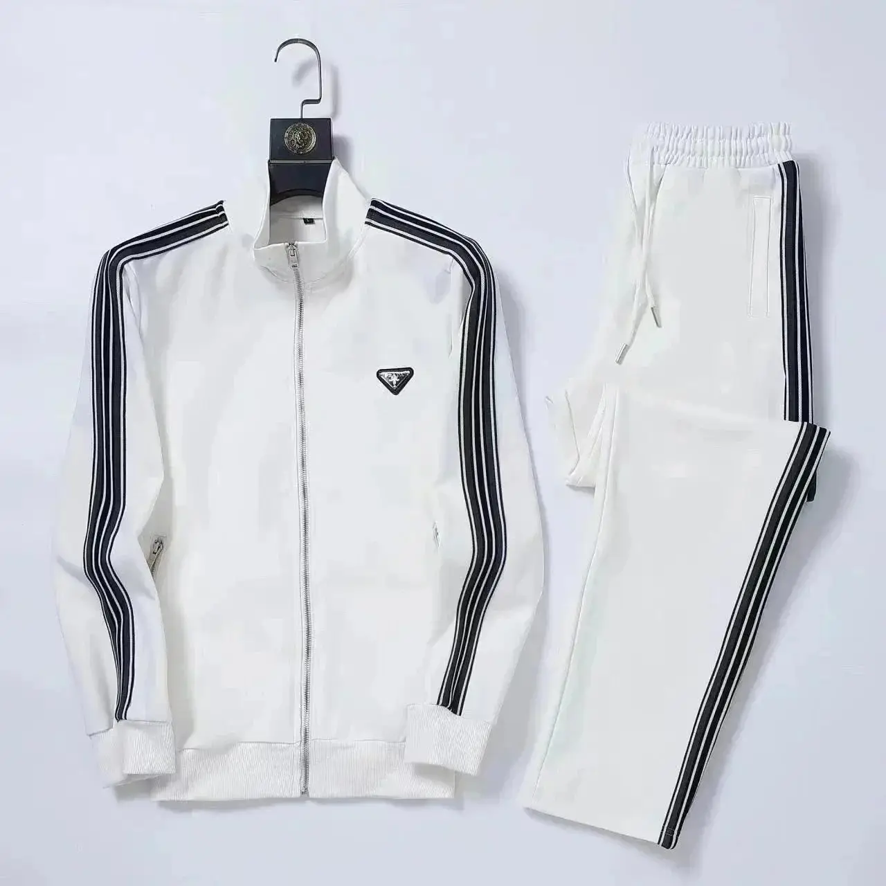 PRADA Linea Rossa / LV Monogram / Burberry Check / GUCCI Striped Track Suit Sets — foto 4 de 6