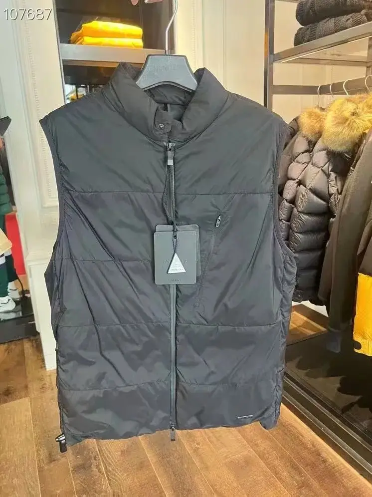 Moncler down jacket — foto 2 de 6