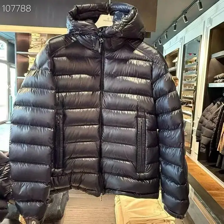Moncler down jacket — foto 6 de 6