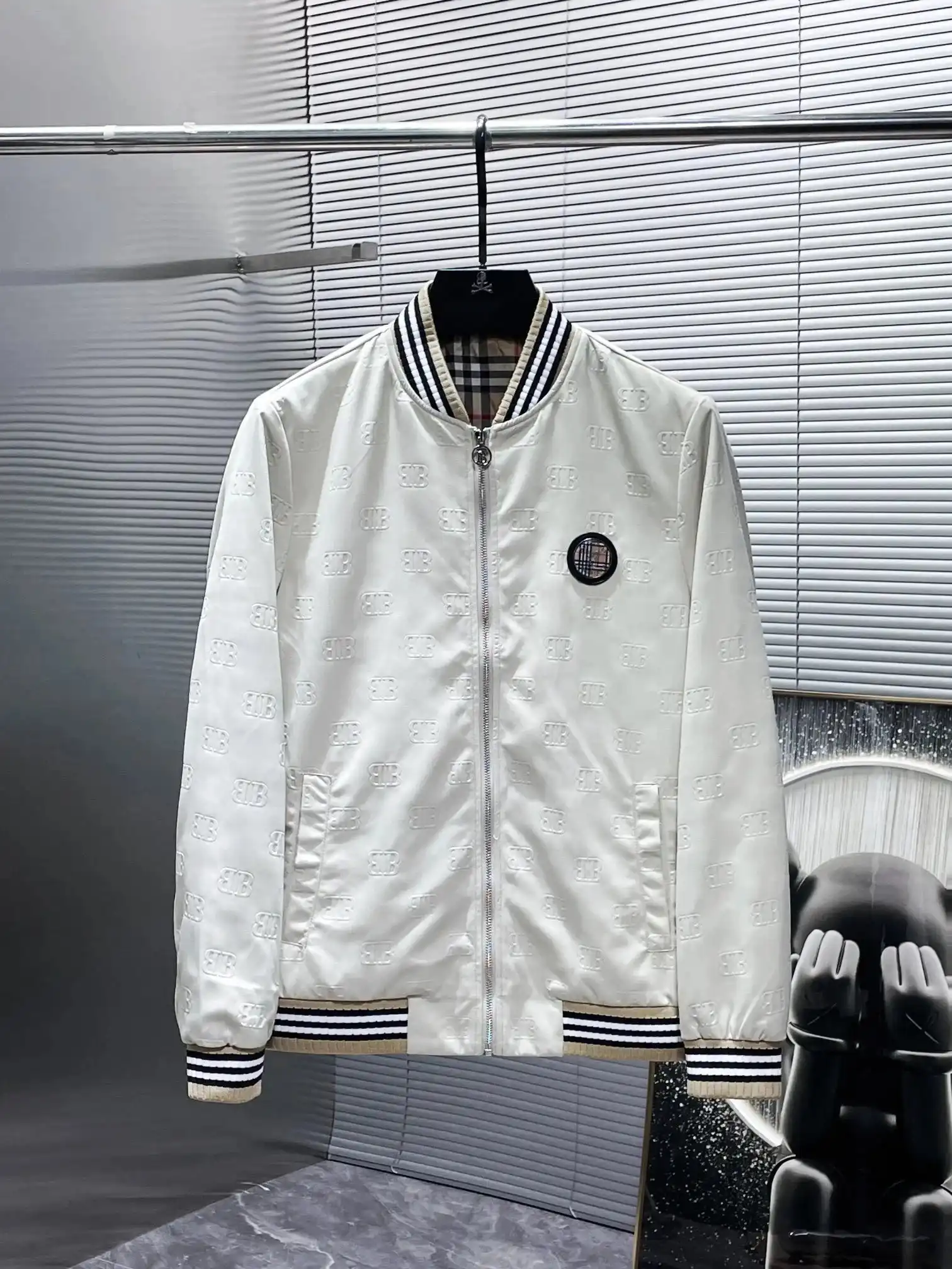 LV Monogram Denim Jacket / LV Damier Check Hooded Jacket [19 styles] — foto 3 de 6