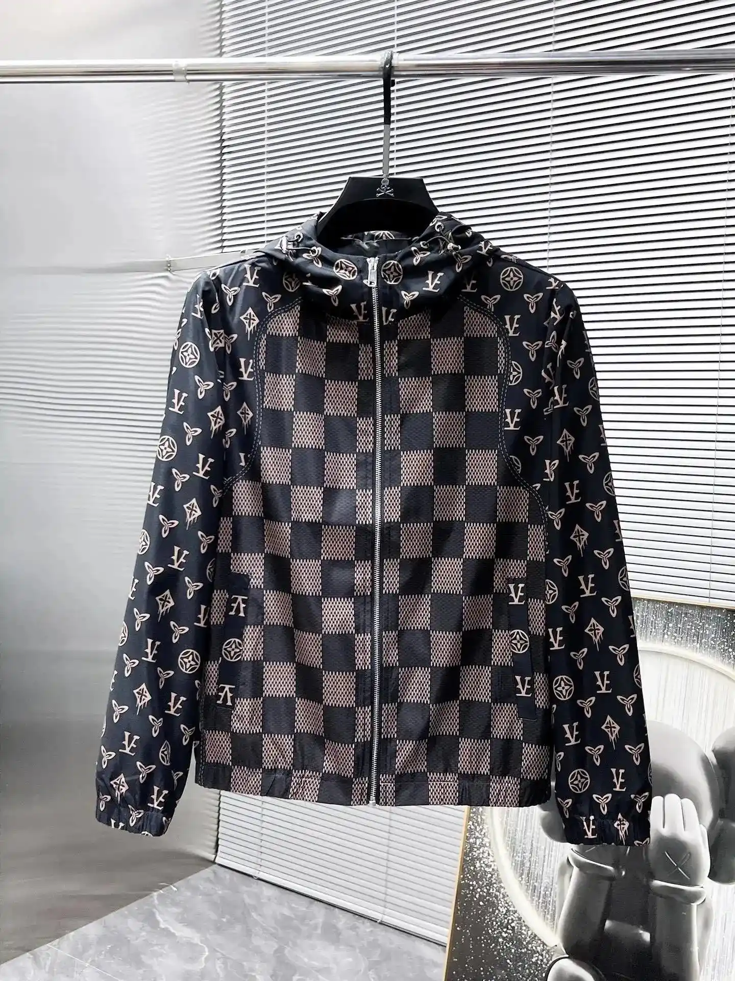 LV Monogram Denim Jacket / LV Damier Check Hooded Jacket [19 styles] — foto 5 de 6