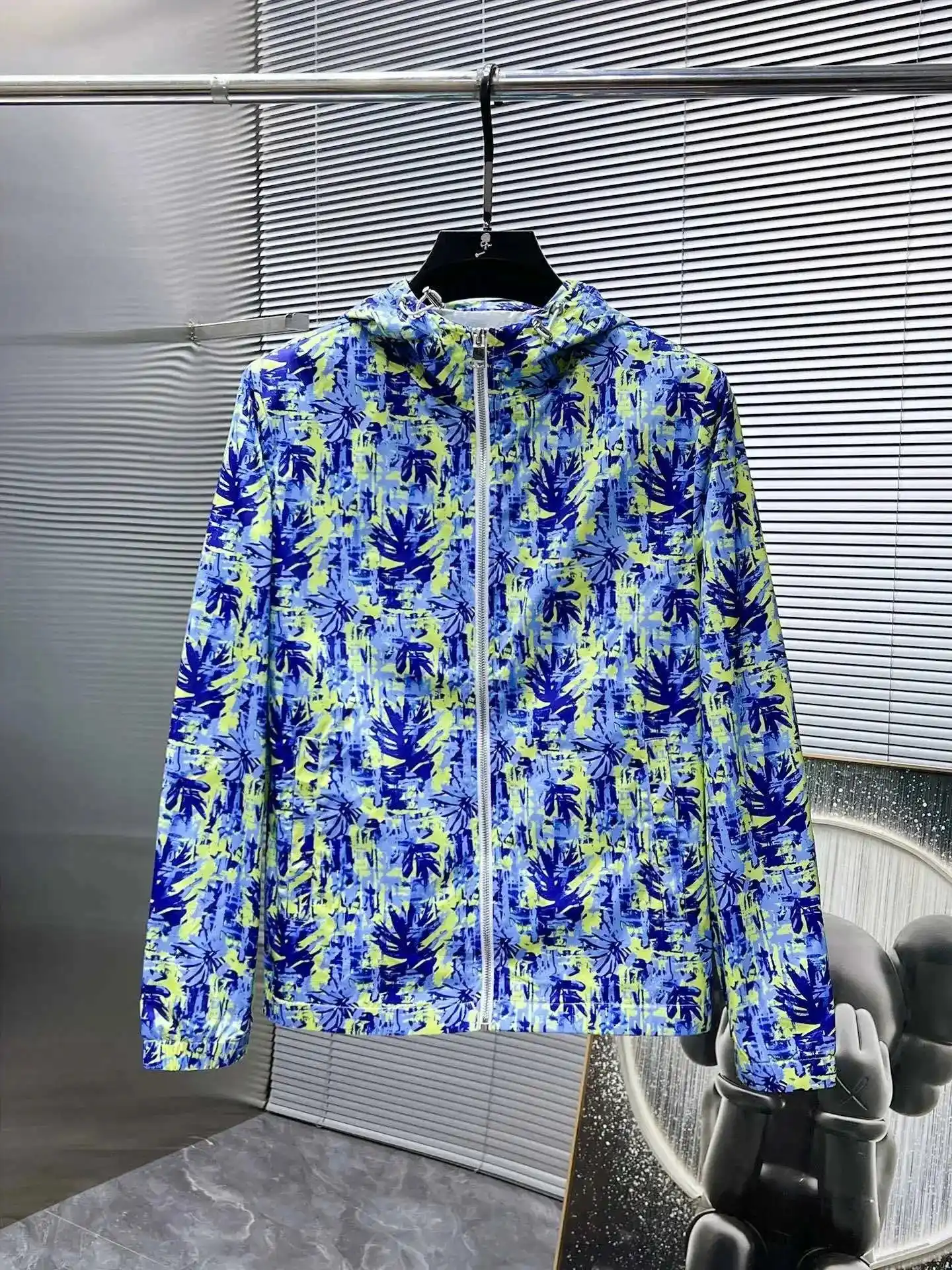 LV Monogram Denim Jacket / LV Damier Check Hooded Jacket [19 styles] — foto 6 de 6