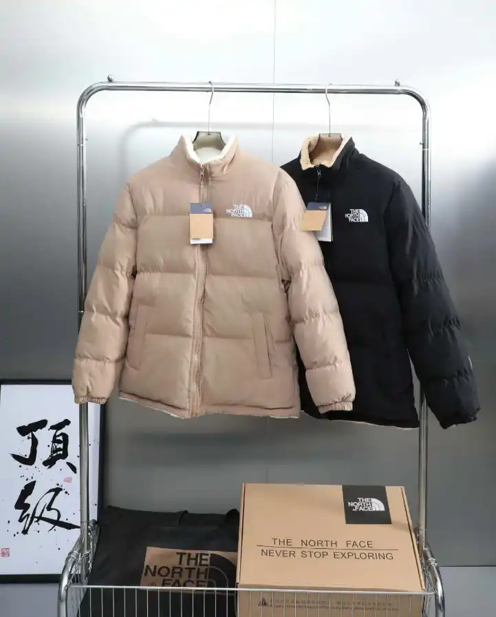 The North Face Nuptse Puffer Jacket [23 styles] — foto 2 de 6