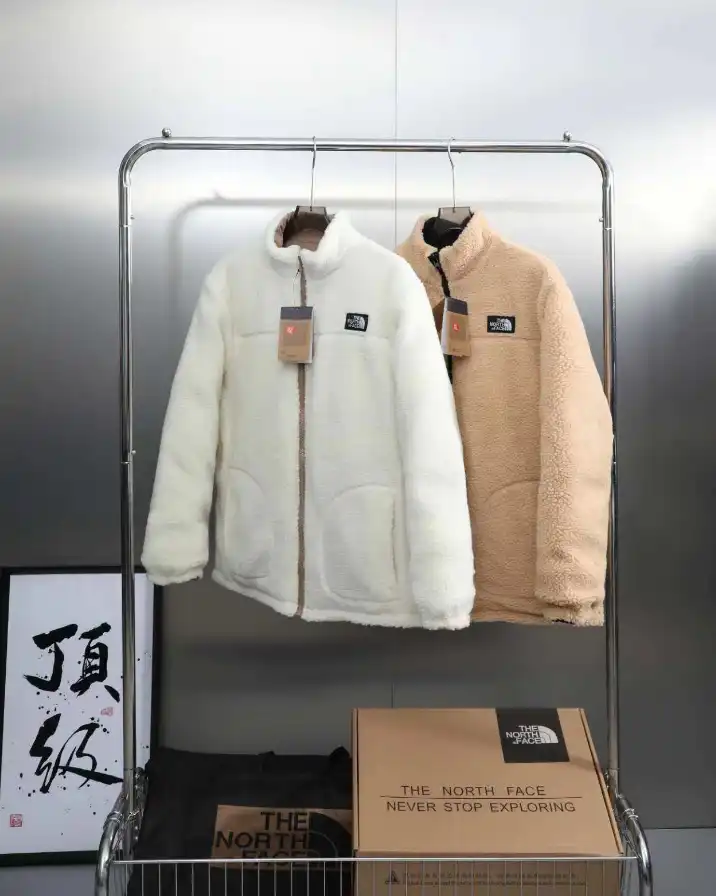 The North Face Nuptse Puffer Jacket [23 styles] — foto 3 de 6