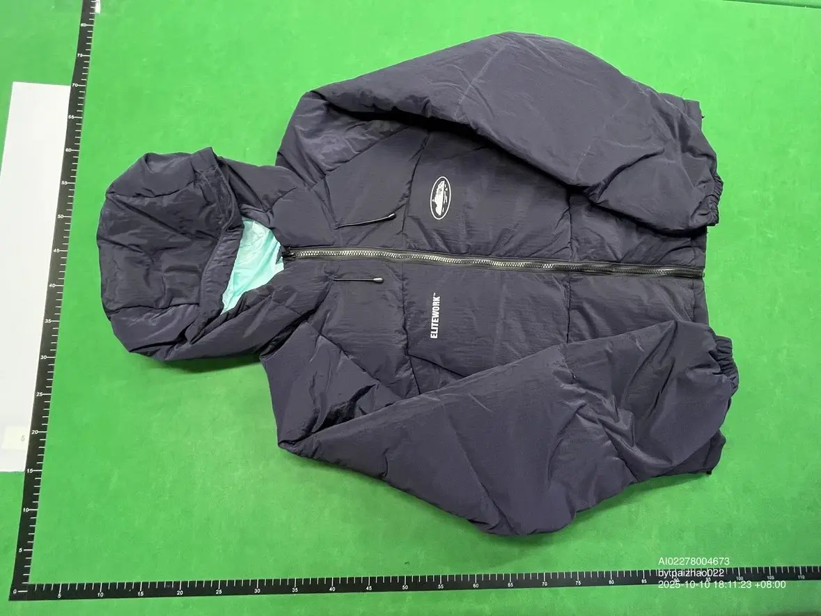Corteiz Hooded Puffer Jacket — foto 3 de 6