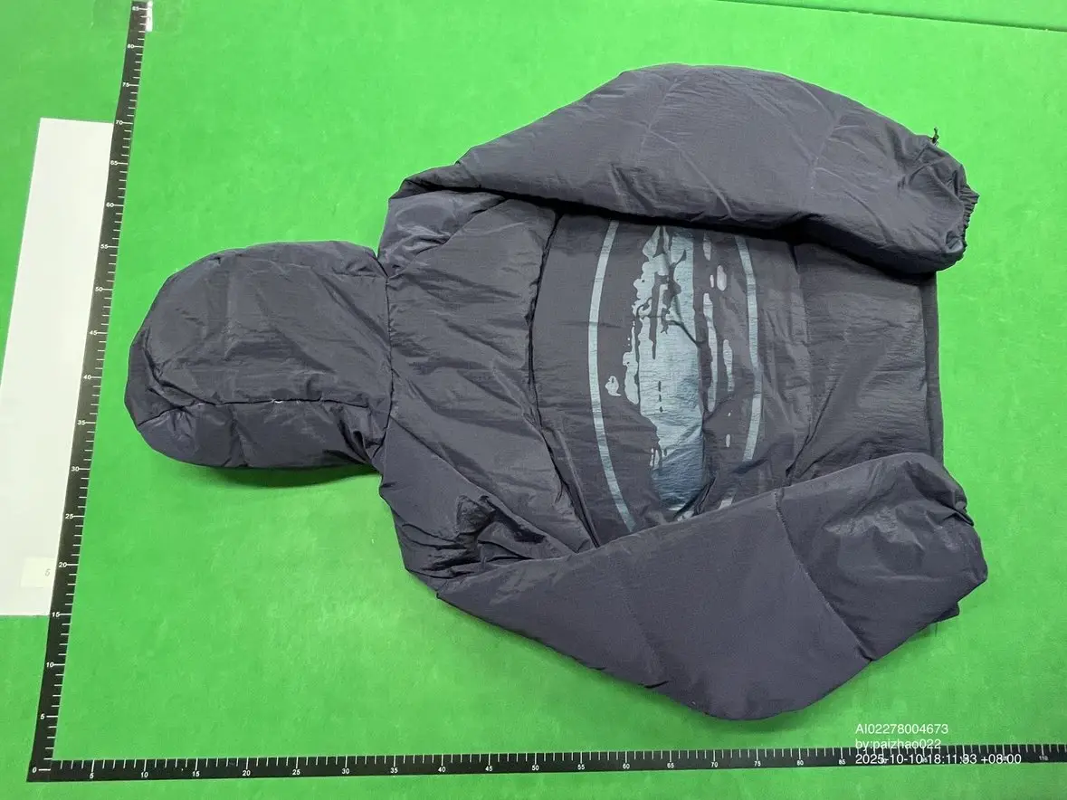 Corteiz Hooded Puffer Jacket — foto 4 de 6