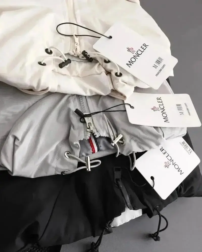 Moncler Jackets — foto 4 de 6