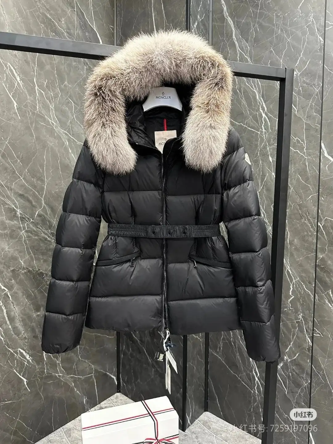 Moncler MAYA Down Jacket with Detachable Fur Hood [4 styles] — foto 2 de 6