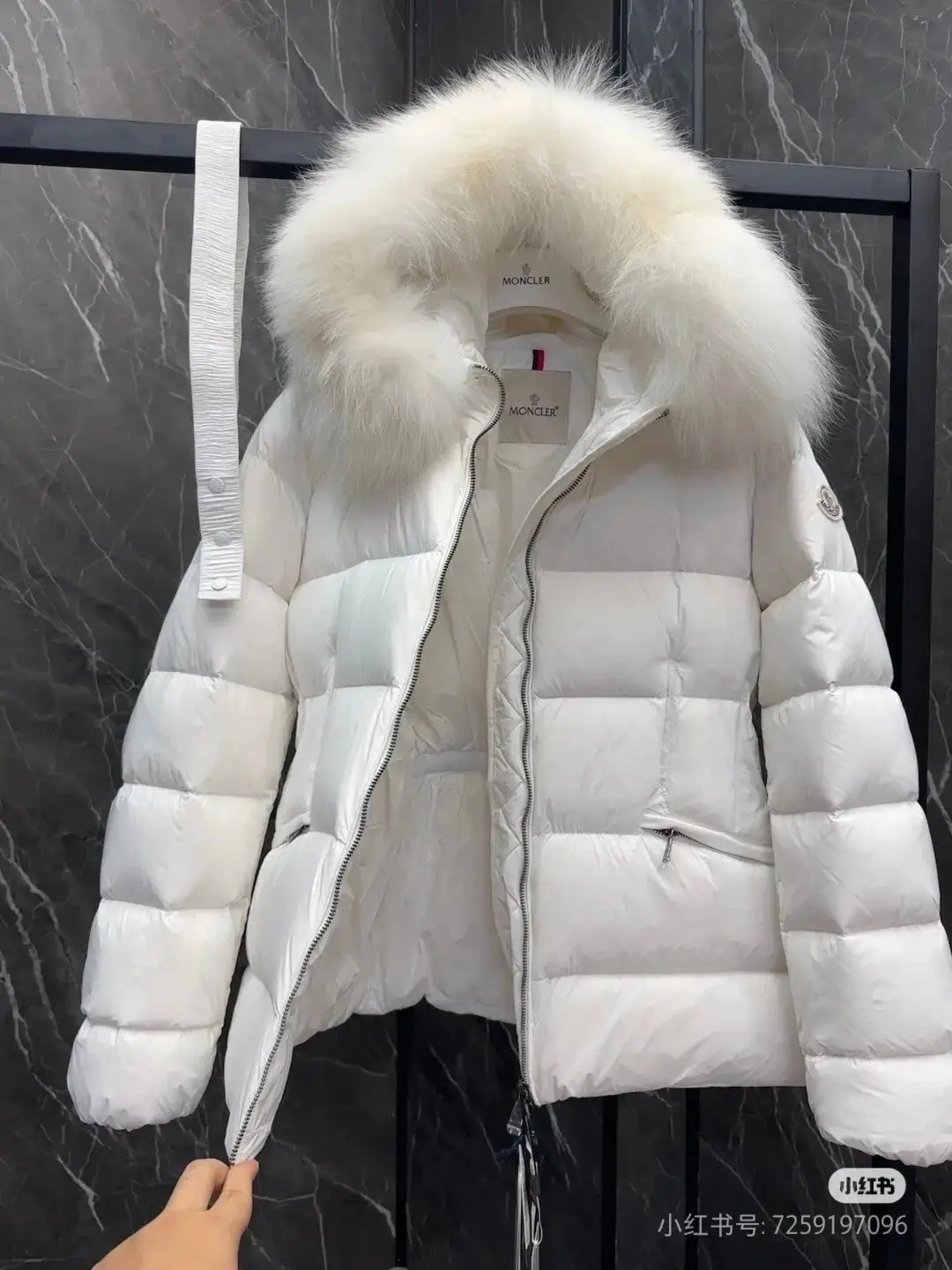 Moncler MAYA Down Jacket with Detachable Fur Hood [4 styles] — foto 6 de 6
