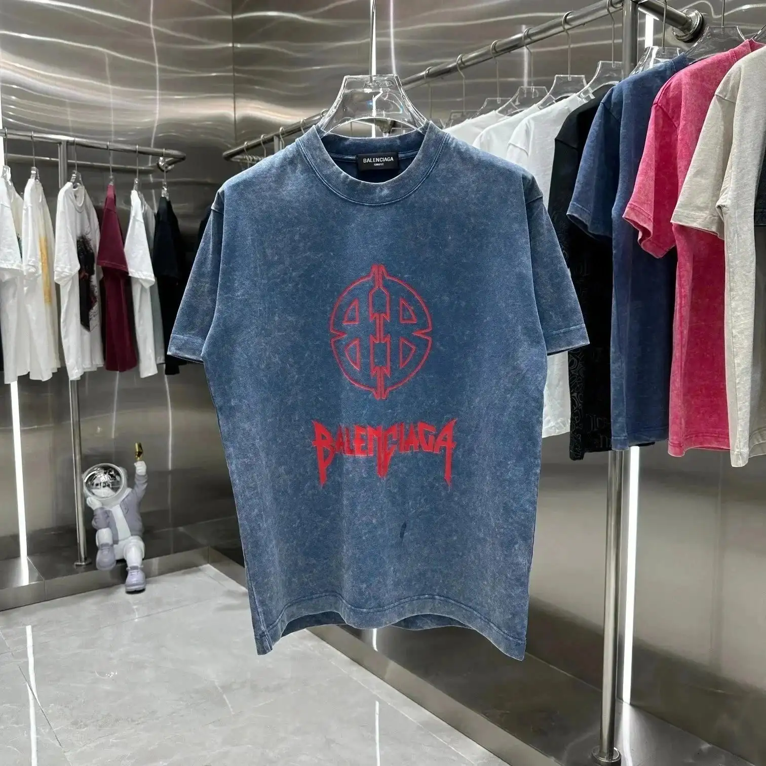 BALENCIAGA T-shirts — foto 3 de 6