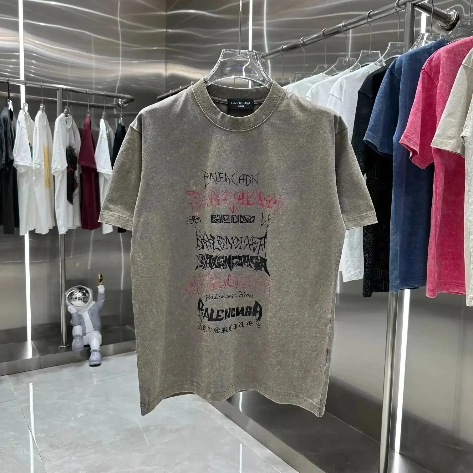 BALENCIAGA T-shirts — foto 5 de 6