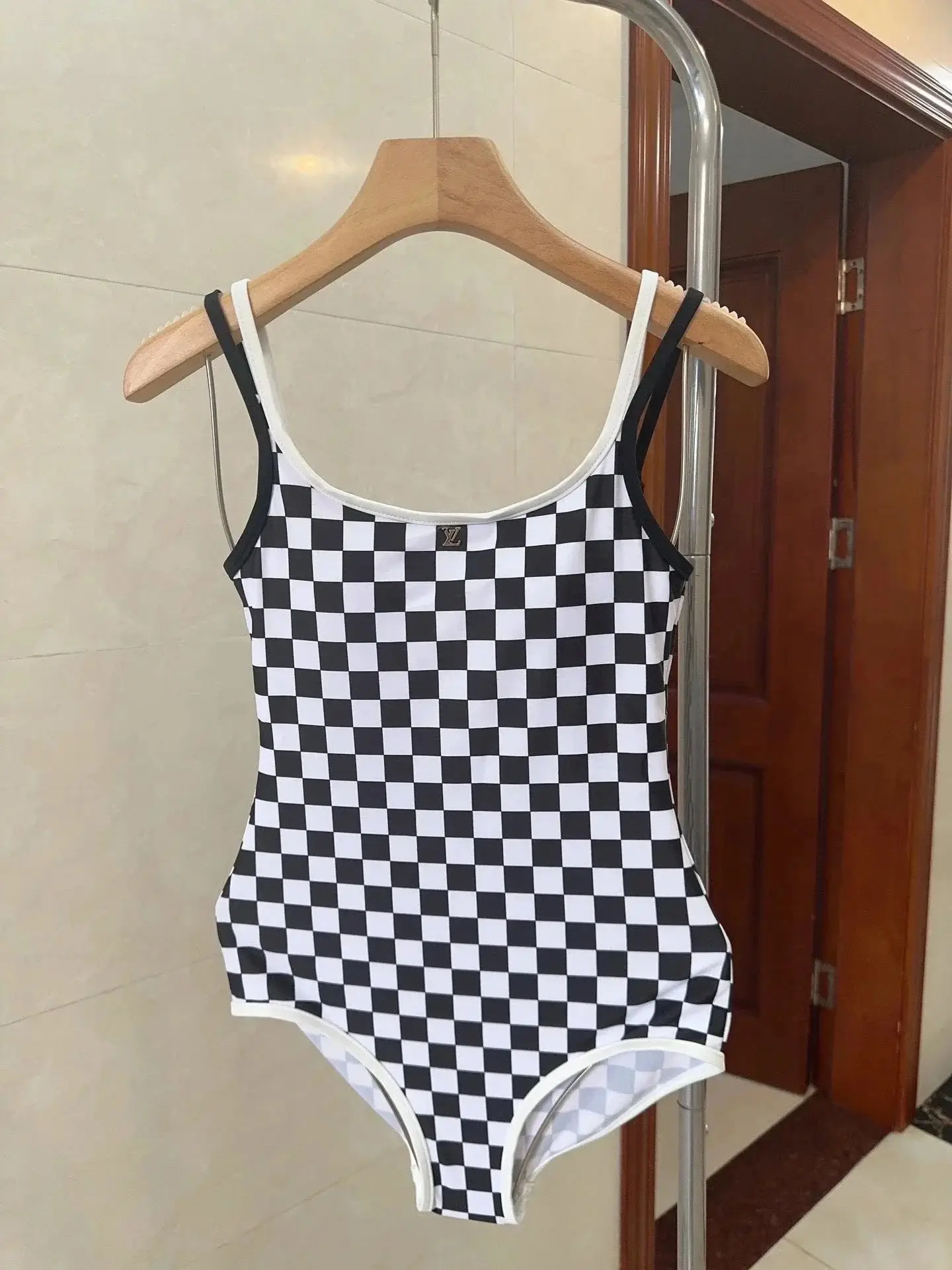 Louis Vuitton Swimsuit — foto 2 de 6
