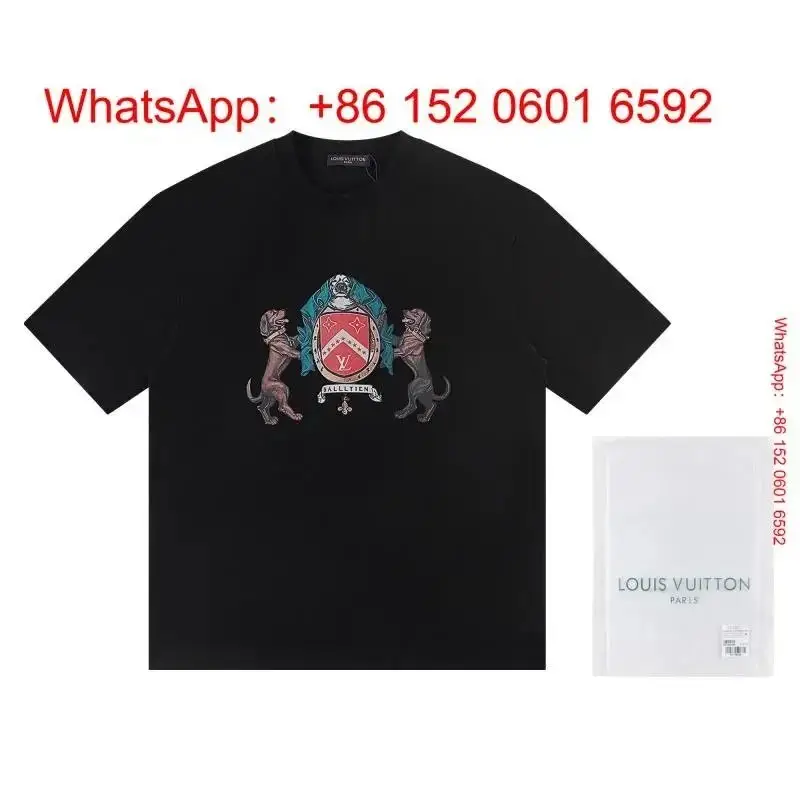 Louis Vuitton Graphic Print T-Shirts — foto 2 de 6