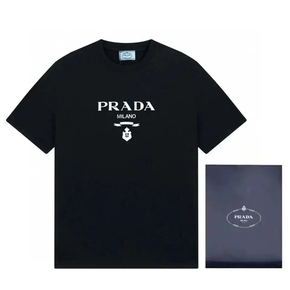 Prada Men's Short Sleeve Shirts and T-Shirts — foto 2 de 6