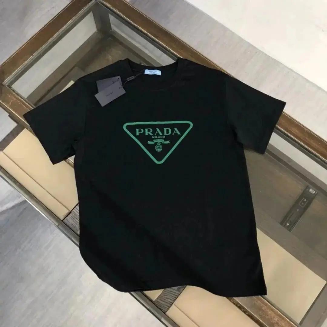 Prada Men's Short Sleeve Shirts and T-Shirts — foto 6 de 6