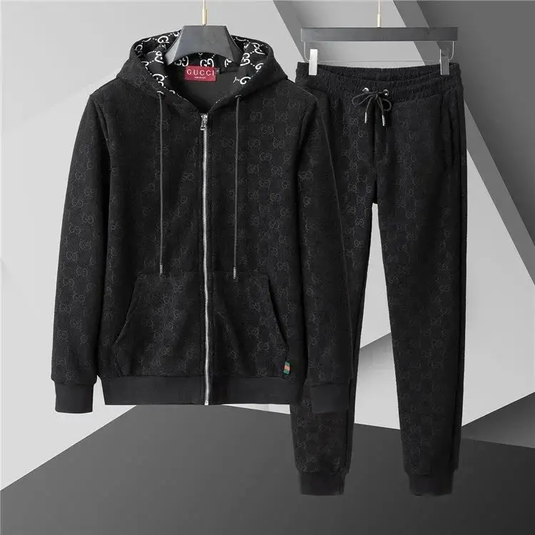 Gucci GG Supreme Hoodie and Jogger Pants Set — foto 2 de 6