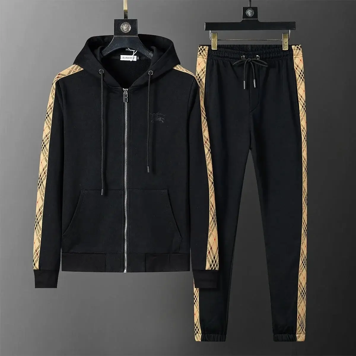 Gucci GG Supreme Hoodie and Jogger Pants Set — foto 3 de 6