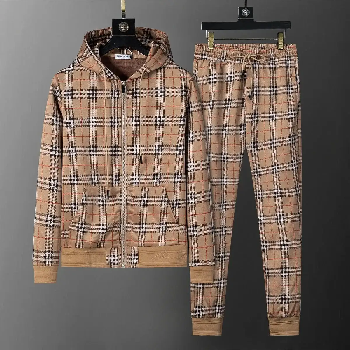 Gucci GG Supreme Hoodie and Jogger Pants Set — foto 4 de 6