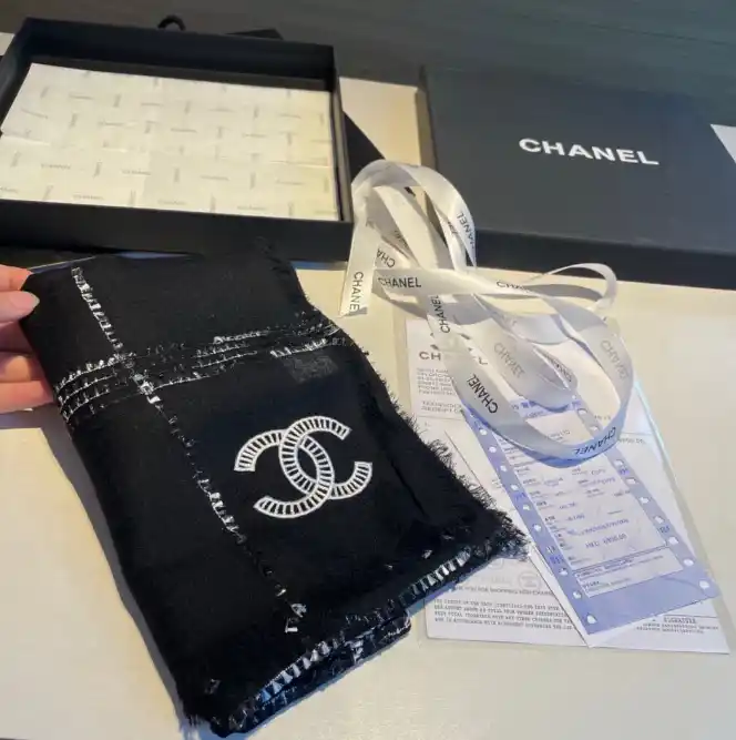 chanel scarf (3 styles) — foto 2 de 6