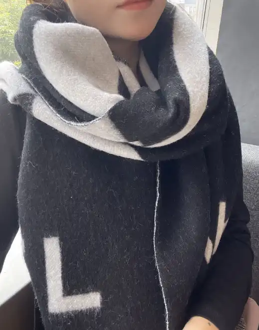 chanel scarf (3 styles) — foto 3 de 6