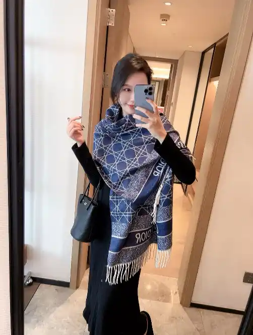 Dior scarf (7 styles) — foto 3 de 6